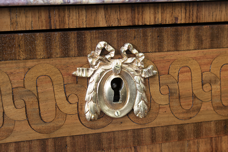 フランスアンティークチェストの鍵穴.jpg フランスアンティークチェストの鍵穴.jpg