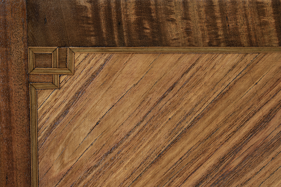 マーブルトップアンティークチェストのマルケトリ.jpg マーブルトップアンティークチェストのマルケトリ.jpg