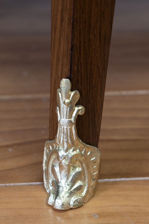 アンティークテーブルの脚のブロンズ.jpg アンティークテーブルの脚のブロンズ.jpg