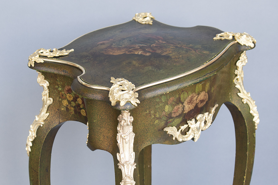 フランスアンティークのミドリヴェルニ・マルタンテーブル.jpg