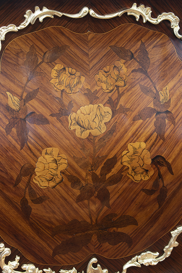 アンティーク家具の花象嵌.jpg