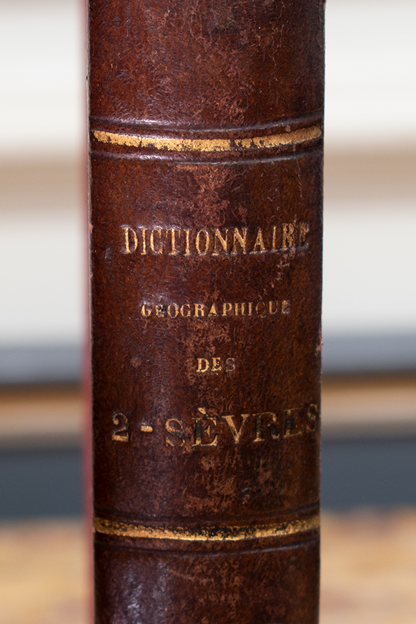 フランスアンティーク本のタイトル.jpg